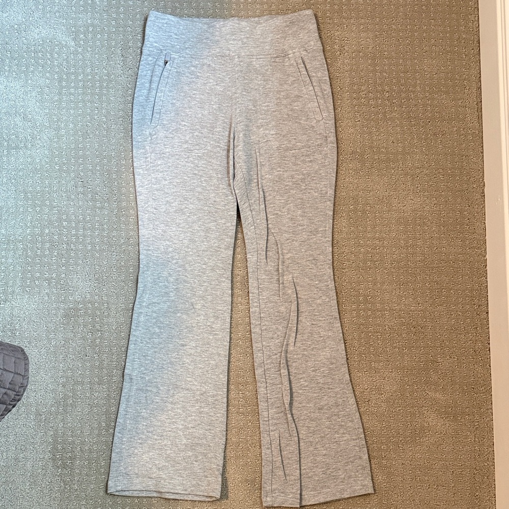 Athleta girl chit chat flare pant. Size 8/0. Light Gray Kids Sweatpants